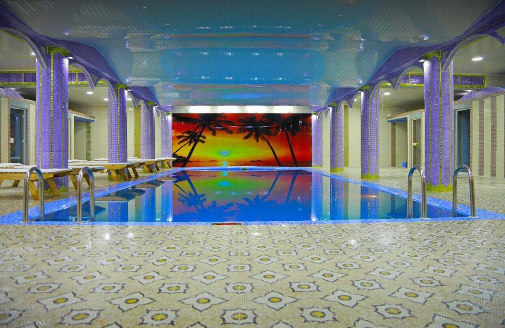 AMIR HON SAROY — фото 1