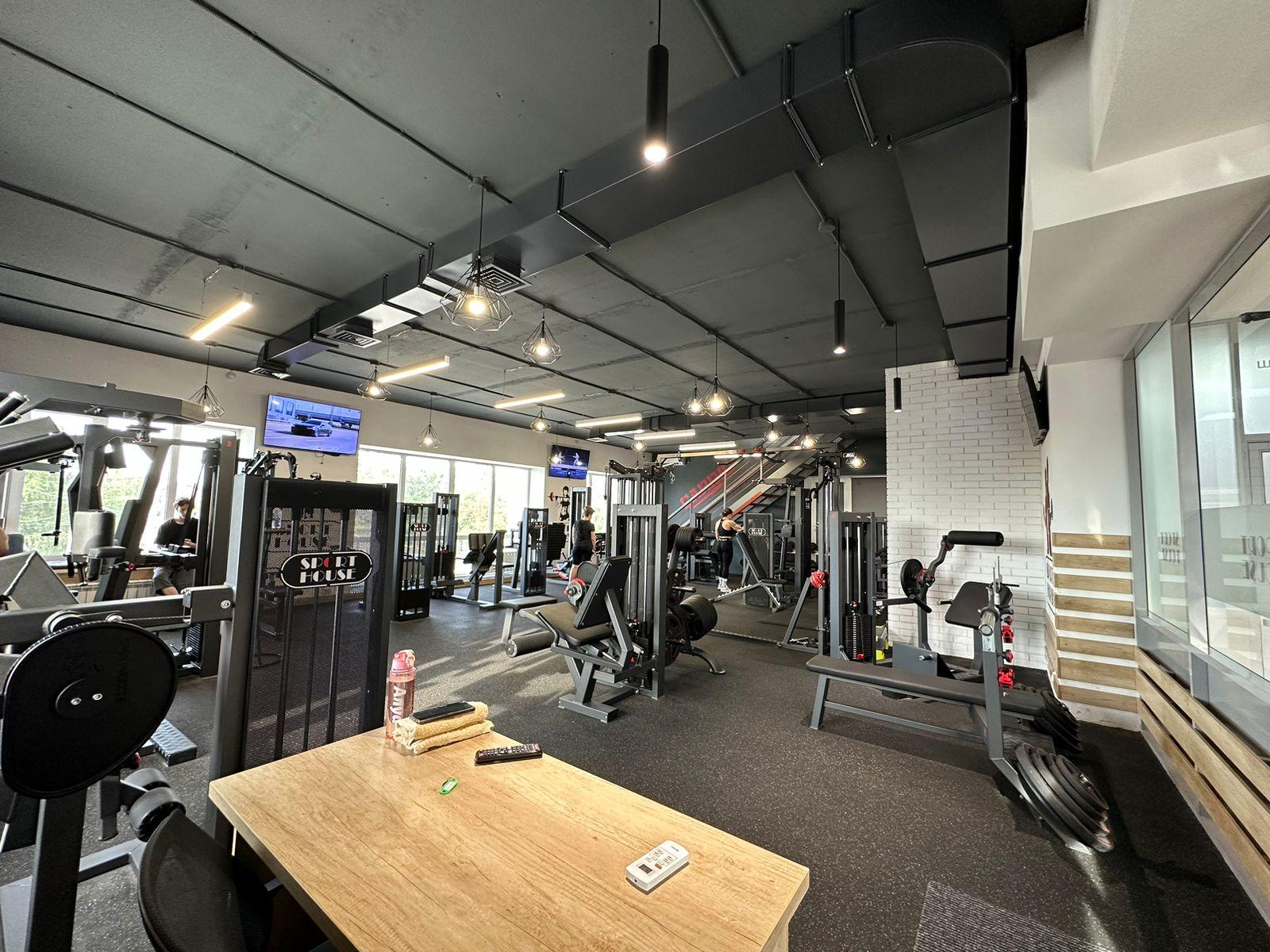 SPORT HOUSE