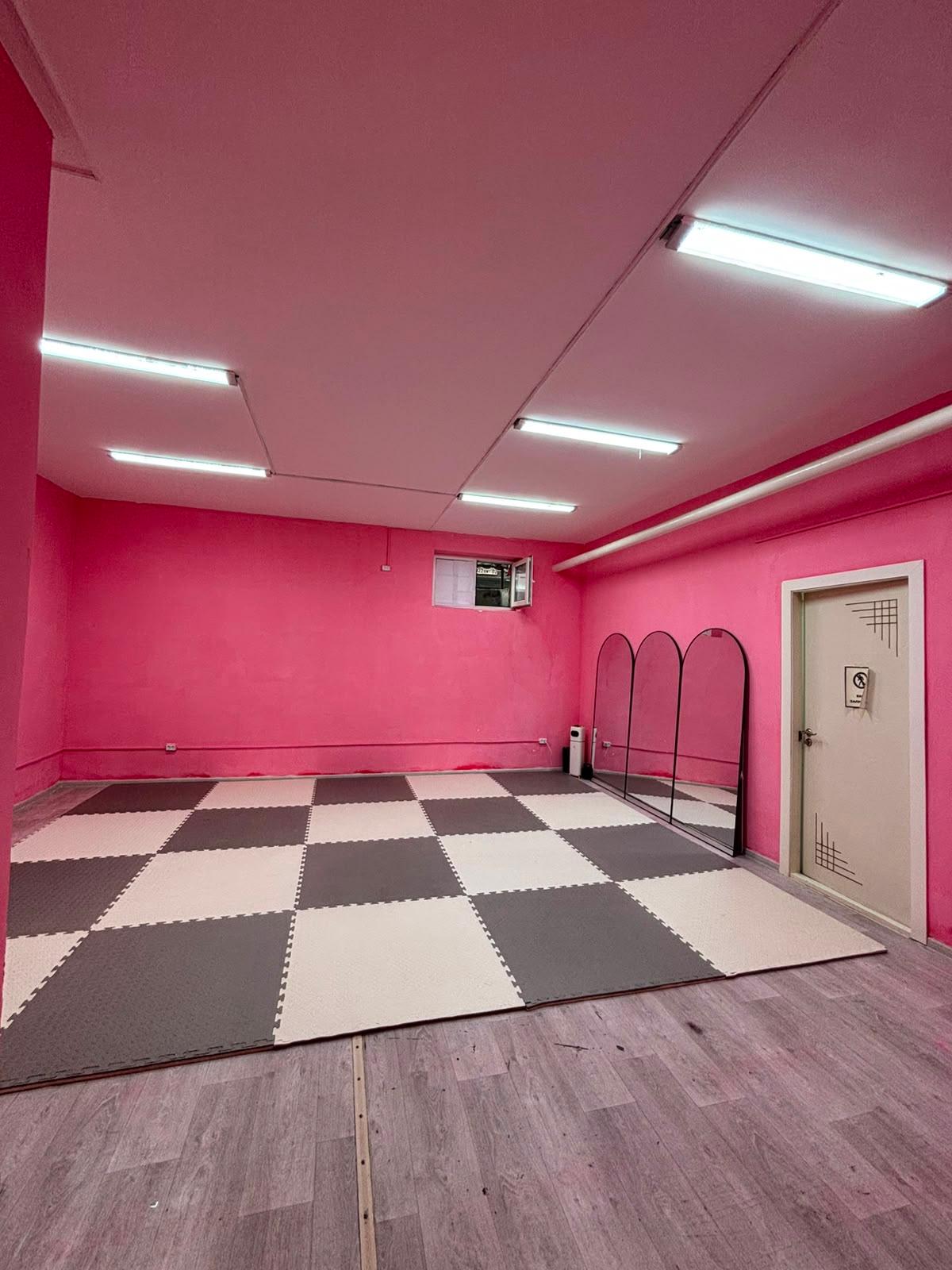 Men Fit studio image