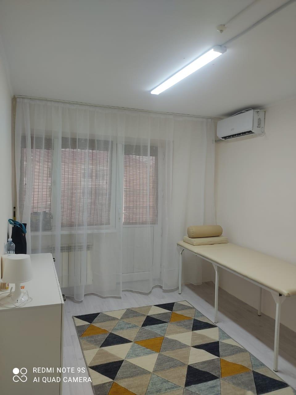 Aura studio image