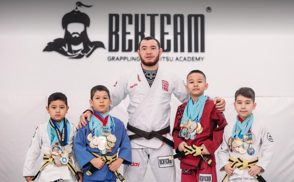 Bek Team на Назарбаева — фото 1